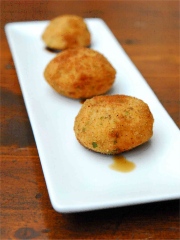 Croquette de saumon à la coriandre fraîche et pavot bleu
Photo : © Isabelle Smolinski