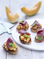 Crostini de melon de Guadeloupe IGP au magret de canard
Photo : © J.C Amiel / Orathay Souksisavanh