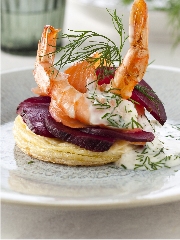 Croustillant de saumon fumé et crevettes à l'aneth aux betteraves
Photo : © Ducros / Studio Nicolas Louis