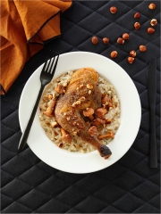 Recette Cuisse de pintade fermière Label Rouge, rôtie au beurre et au vin blanc, risotto aux girolles et éclats de noisettes torréfiées