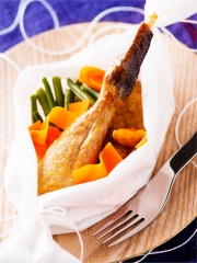 Recette Cuisses de pintade en papillote aux petits légumes