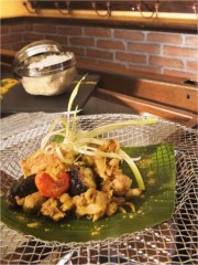 Dry curry de poulet aux fruits secs à la Mauricienne
Photo : © Christophe Bielsa