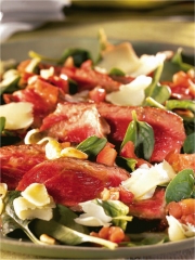 Entrecôte de boeuf aux jeunes épinards, pignons et Gruyère AOC suisse
Photo : © Fromages de Suisse