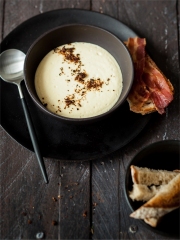 Recette Espuma de Maroilles Fauquet au lard fumé et cendres d'oignons