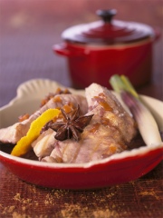 Matelote d'esturgeon au vin rouge et épices douces
Photo : © CIPA / Philippe Asset