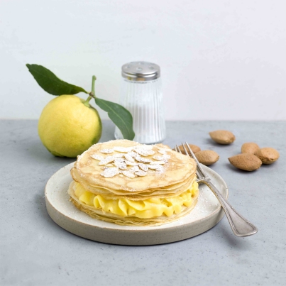 Feuilleté de crêpes au lemon curd
Photo : © Philippe Vaures Santamaria - Stylisme : Caroline Wietzel
