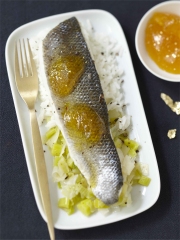 Filet de bar de ligne au confit de vin de Bordeaux
Photo : © P.L Viel / V. Drouet