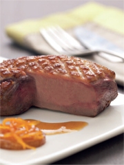 Filet de canette aux épices, céleri et condiment à l'orange