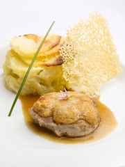 Filet mignon de porc gratiné au Saint-Nectaire
Photo : © Ludovic Combe