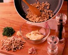 Pintade truffée de beurre cru aux cèpes et persil en cocotte
Photo : © Yves Bagros / SOPEXA