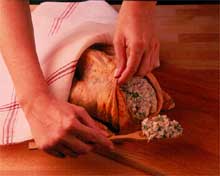 Pintade truffée de beurre cru aux cèpes et persil en cocotte
Photo : © Yves Bagros / SOPEXA