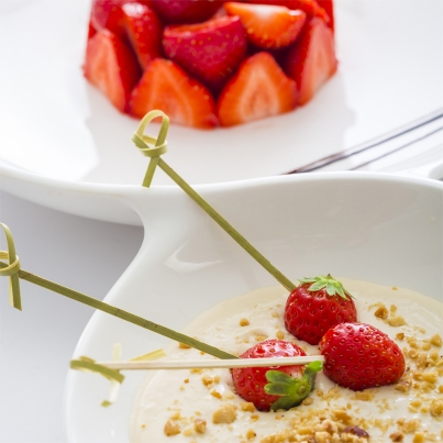 Fraises Mara des Bois au naturel, Crème au Thé Vert et Eclats de Noisette
Photo : © AOPn Fraise de France