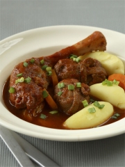 Pieds et paquets à la provençale (avec longue cuisson)
Photo : © Confédération Nationale de la Triperie Française (CNTF)