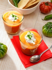 Gaspacho de tomate au Tabasco rouge et sa chantilly salée aux herbes  et au Tabasco vert
Photo : © Tabasco
