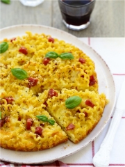 Gâteau de Fusilli Lunghi farci à la scamorza fumée et salami
Photo : © Edda Onorato - Un déjeuner de Soleil