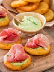 Gâteaux de pommes de terre, mousse d'avocat et Jambon de Parme
Photo : © Consortium du Jambon de Parme