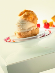 Gougère et glace au Beaufort et son coulis de tomates fraîches