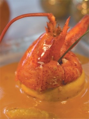 Homard et mousseline de Saint-Jacques, Sauce Ravioline
Photo : © Chez Clément
