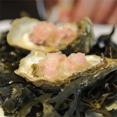 Huître sur lit de mousse crémeuse d'échalote traditionnelle et granité d'échalote traditionnelle
Photo : © Echalote Traditionnelle