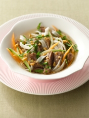 Joues de veau aux nouilles chinoises et cacahuètes
Photo : © Edouard Sicot