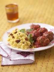 Keftas d'agneau à la tomate, semoule épicée aux raisins secs
Photo : © Passion Céréales - M.L Tombini