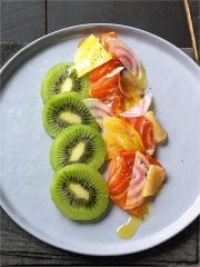 Kiwi de l'Adour façon pickles et saumon mariné aux agrumes
Photo : © J.C Amiel / O. Souksis Savanh pour Qualité Landes / Studio Clin d'œil