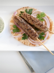 Kofta d'agneau et sauce au yaourt
Photo : © Mike McKelvie