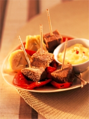 Cubes de langue de bœuf, sauce aïoli
Photo : © Confédération Nationale de la Triperie Française (CNTF)