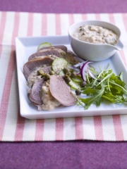 Langue de veau « tonnato »
Photo : © Confédération Nationale de la Triperie Française (CNTF)