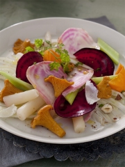 Recette Légumes oubliés sur fine salade de fenouil, vinaigrette aux girolles