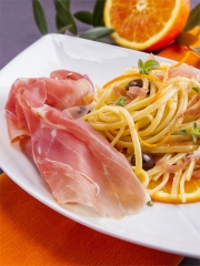 Linguine à l'orange, olives cailletier et jambon de Parme
Photo : © Consortium du Jambon de Parme