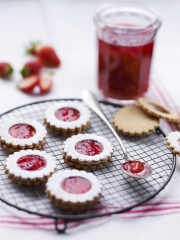 Lunettes aux fraises de France
Photo : © JC. Amiel / O. Souksisavanh
