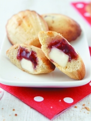 Madeleines Kiri® et confiture de fraises