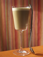 Milk-shake amande-fleur d'oranger parfumé avec Ricoré
Photo : © Jean-Blaise Hall / Nestlé