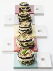 Mille-feuille d'aubergine aux ravioles au basilic et mozzarella
Photo : © Saint Jean
