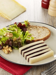 Mille-feuille de Pur Brebis Pyrénées à la Confiture de Cerises Noires
Photo : © Image & Associés