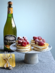 Millefeuille de Crêpes, Mousse de Fromage Blanc et Framboises