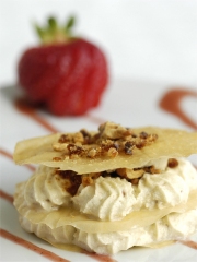 Recette Millefeuille de Roquefort aux noix du Périgord caramélisées et son coulis de fraise basilic