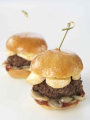 Mini-Burgers au Reblochon
Photo : © F. Waldman