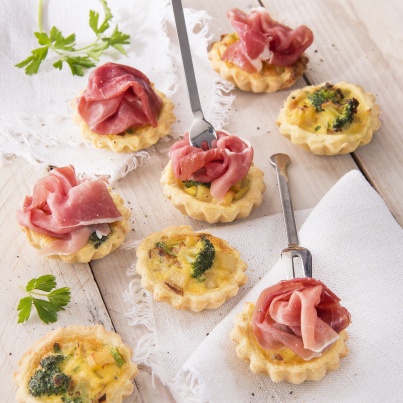 Mini-quiches aux pommes de terre, brocolis et Jambon de Parme
Photo : © Consortium du Jambon de Parme