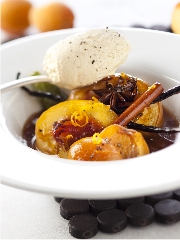 Recette Nectarines et abricots rôtis à la cannelle, vanille, zeste d'orange et poivre noir
