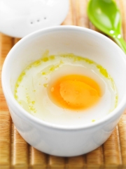 OEufs cocotte au beurre
Photo : © Nicolas Edwige