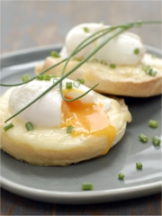 Œuf bénédicte et muffin au Saint-Nectaire