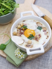 Œuf au plat, champignons de Paris, jaune aux éclats de noisette
Photo : © Lustucru