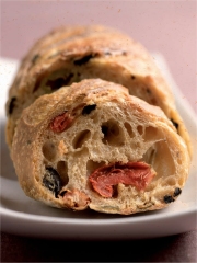 Pain insolite, tomates et moutarde
Photo : © J.F Hamon