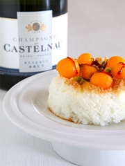 Palet moelleux à la noix de coco, billes de mangue, fruits de la passion et caramel au Champagne