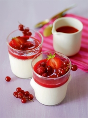 Panna cotta au lait de coco et aux fruits rouges