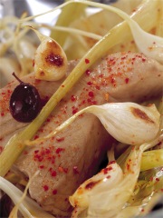 Papillote de thon d'Aquitaine, à l'ail nouveau et au piment d'Espelette
Photo : © Philippe Asset