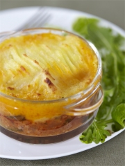 Parmentier de bœuf à la courgette façon provençale, salade de roquette
Photo : © Marque Repère / Francesca Mantovani