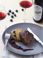 Pavé de biche sur galette de quinoa, sauce au Pinot Noir d'Alsace Rouge…